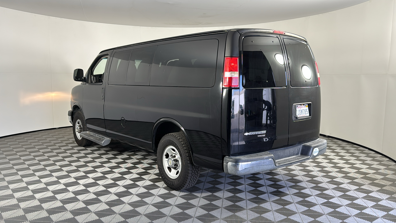 2015 Chevrolet Express Passenger LT 6