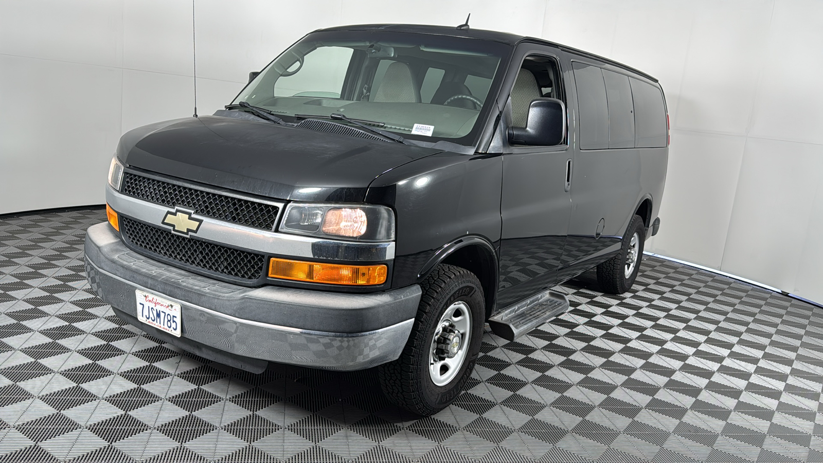 2015 Chevrolet Express Passenger LT 8