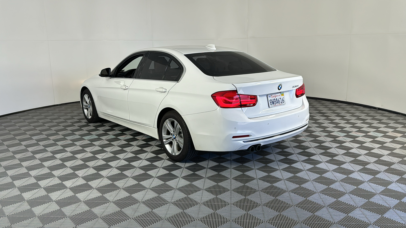 2017 BMW 3 Series  6