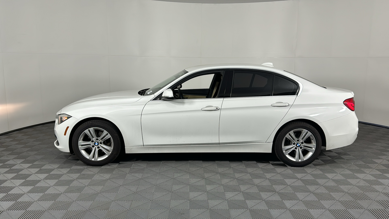 2017 BMW 3 Series  7