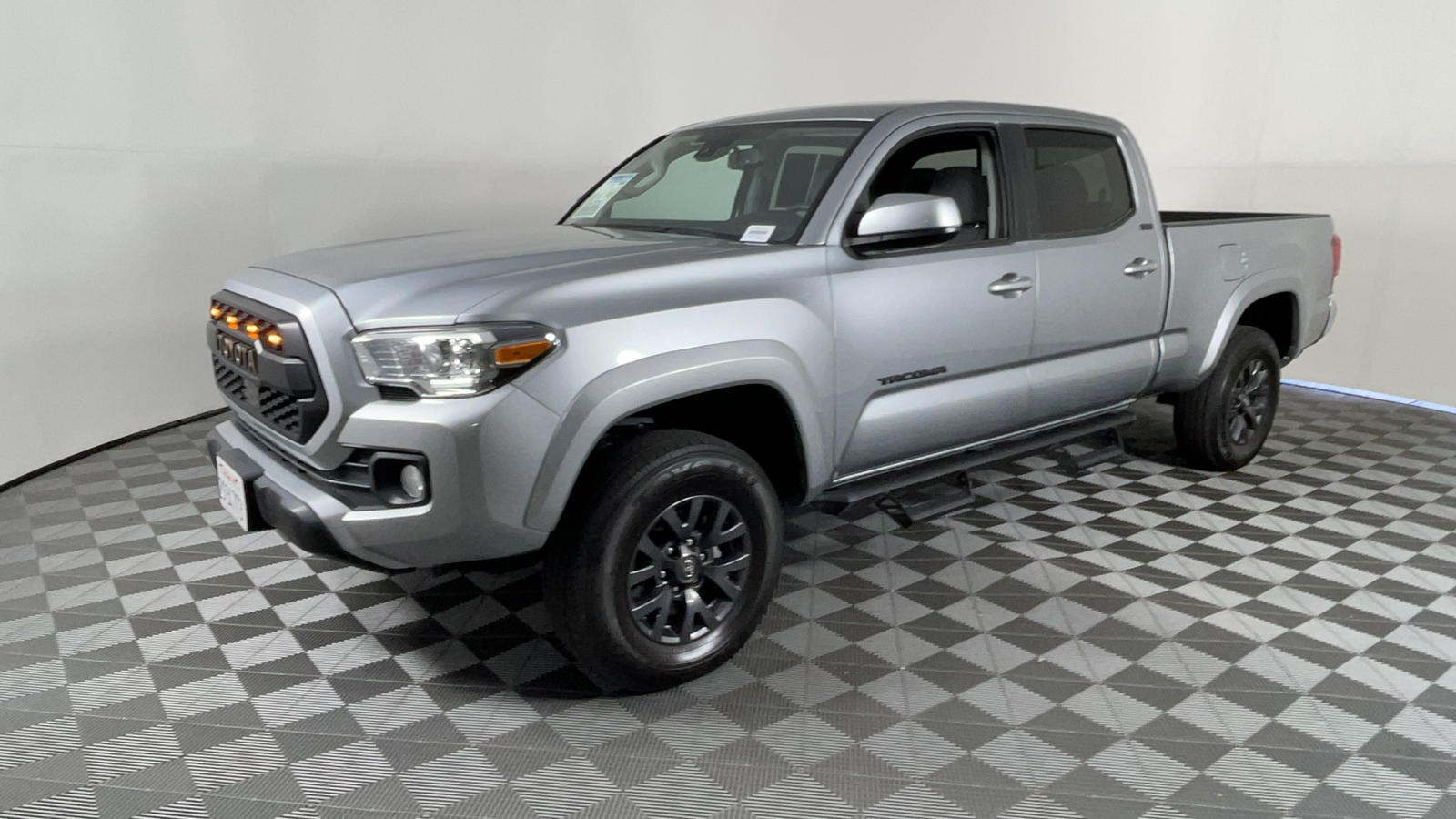 2023 Toyota Tacoma 4WD SR5 8