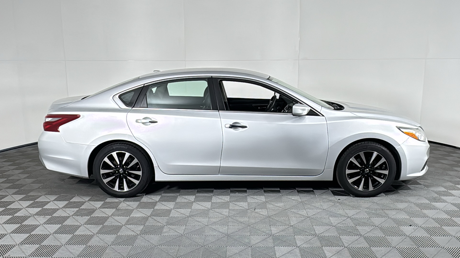 2018 Nissan Altima 2.5 SV 3