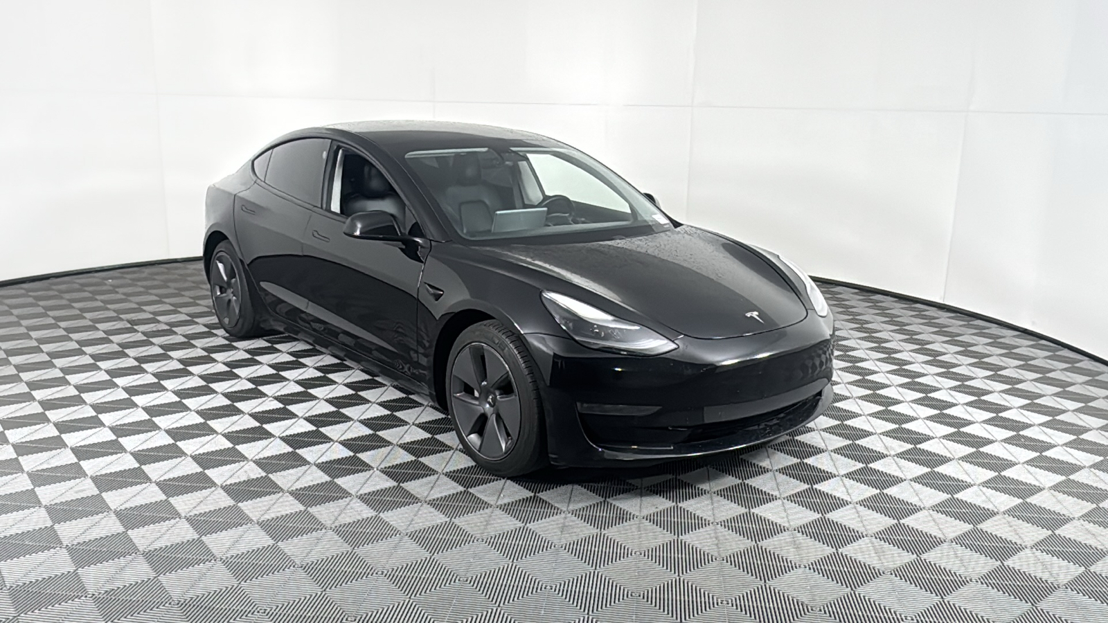 2021 Tesla Model 3 Standard Range Plus 2