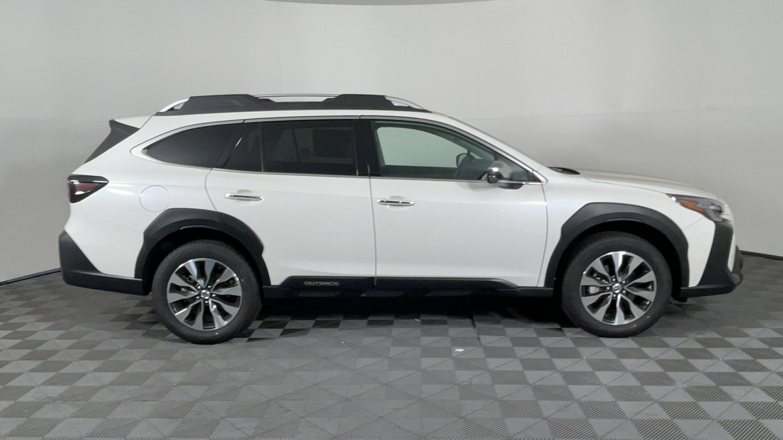 2024 Subaru Outback Touring XT 3