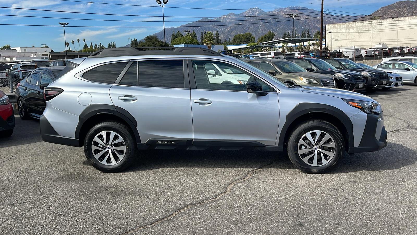 2025 Subaru Outback Premium 3