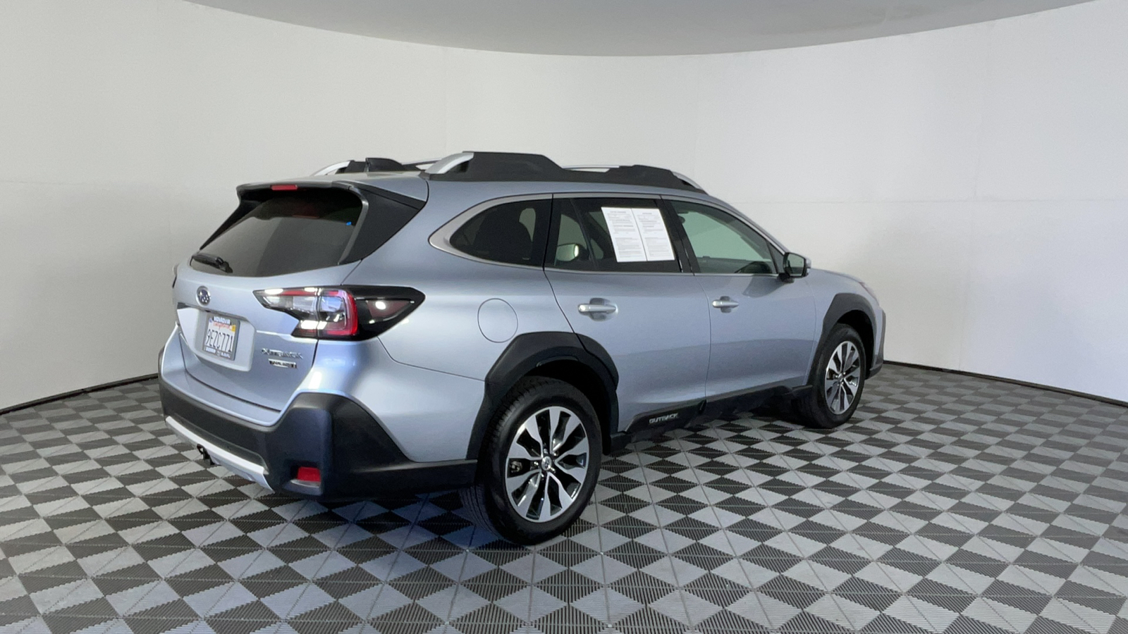 2023 Subaru Outback Touring 4