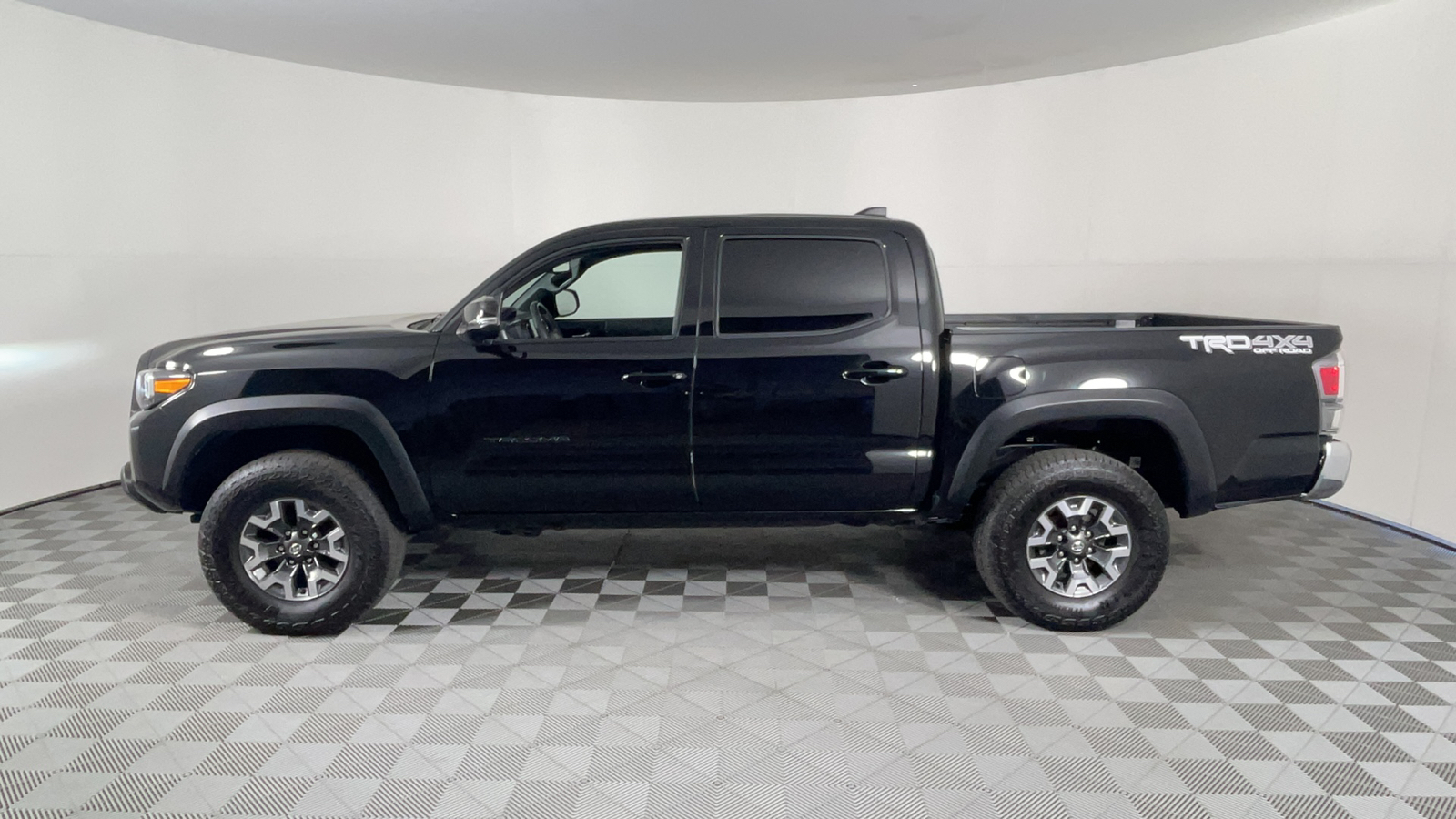 2023 Toyota Tacoma 4WD TRD Off Road 7