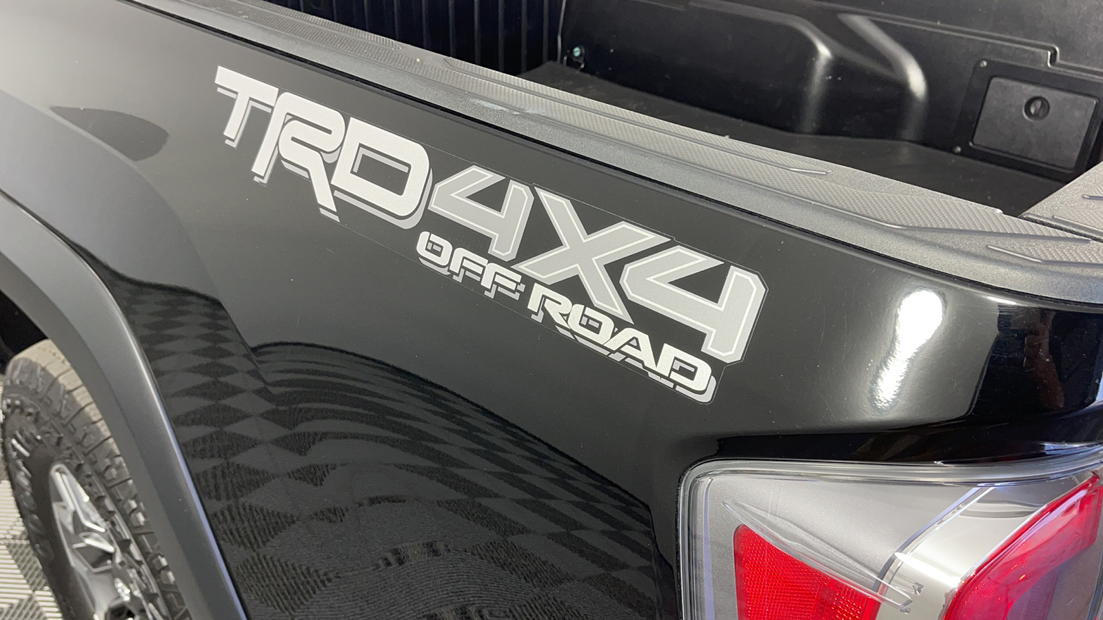 2023 Toyota Tacoma 4WD TRD Off Road 33