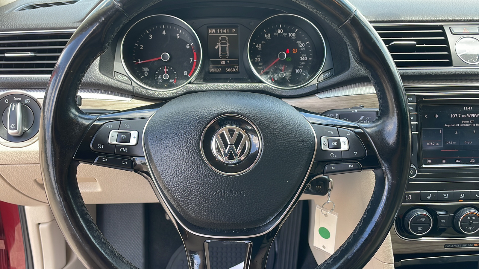 2016 Volkswagen Passat 1.8T SE 18