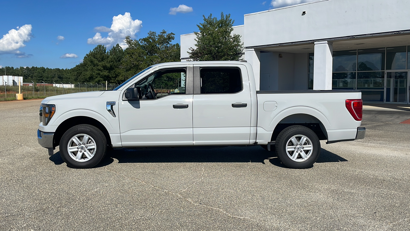 2023 Ford F-150 XLT 2