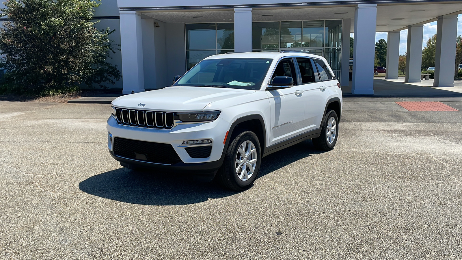 2023 Jeep Grand Cherokee Limited 1