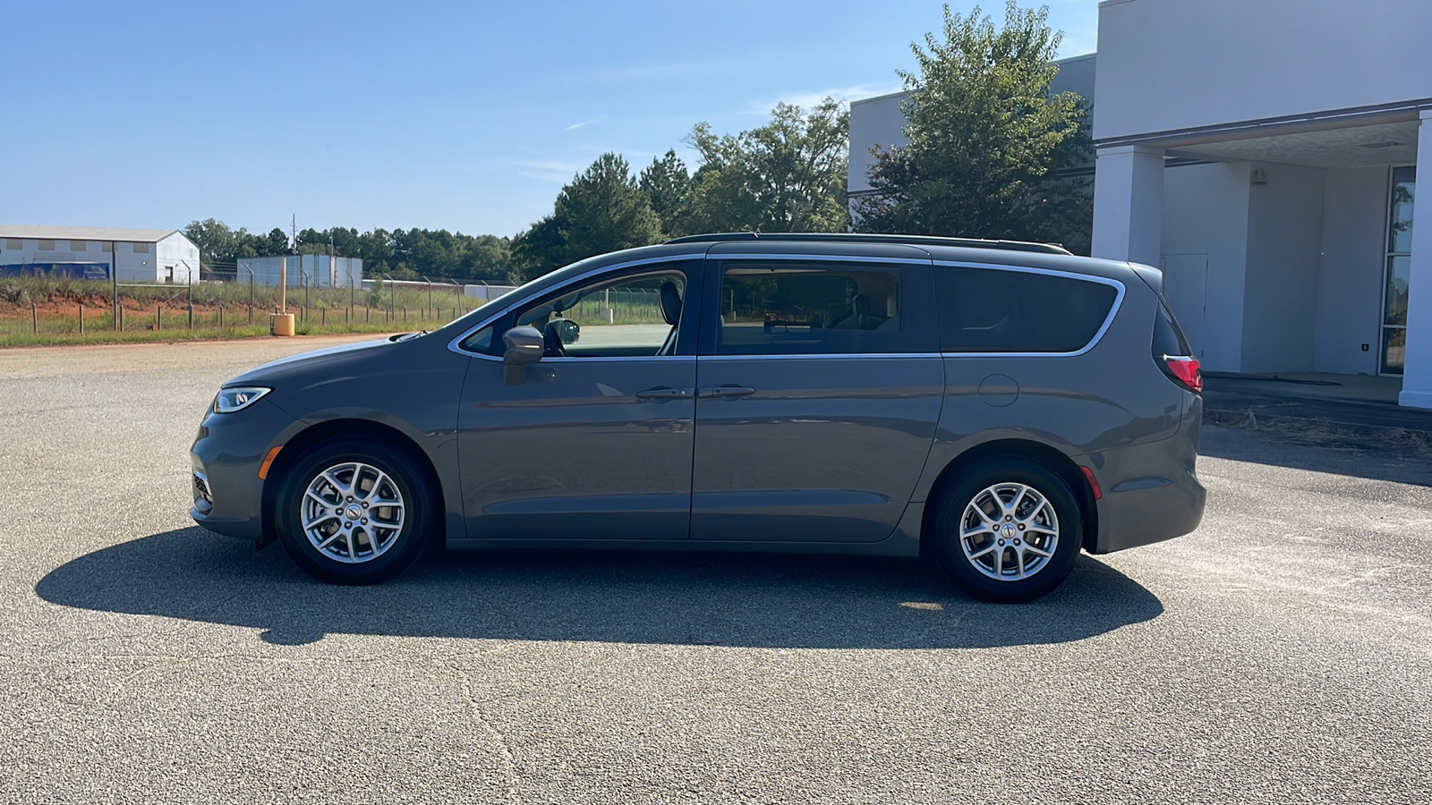 2022 Chrysler Pacifica Touring L 2