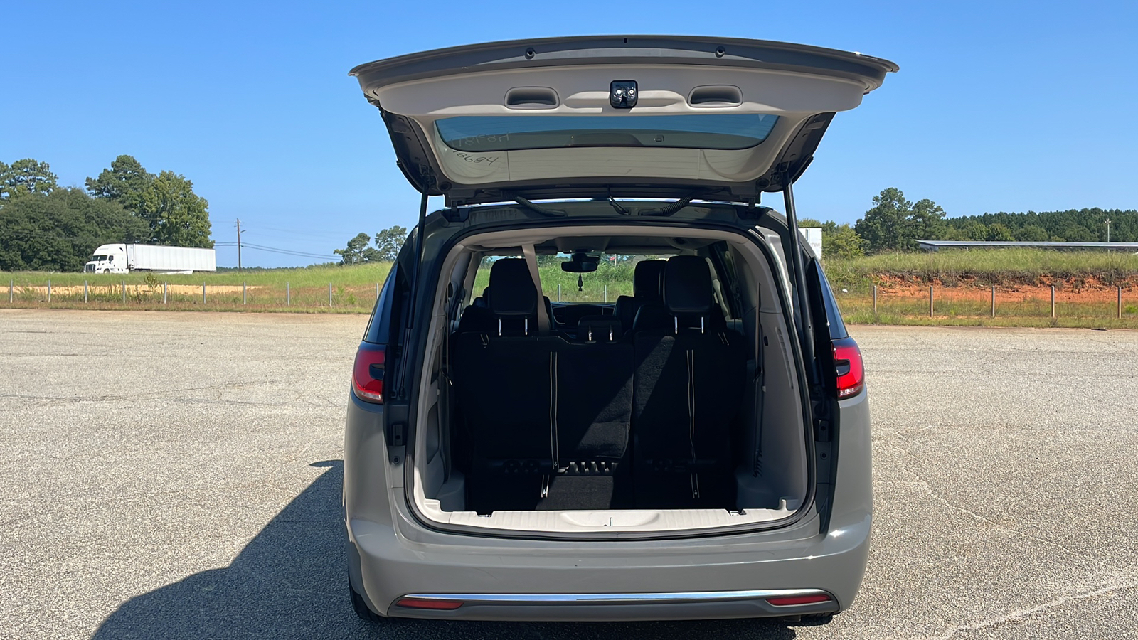 2022 Chrysler Pacifica Touring L 5