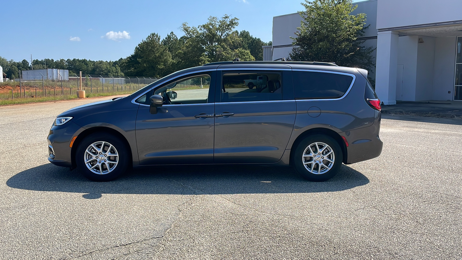 2022 Chrysler Pacifica Touring L 2