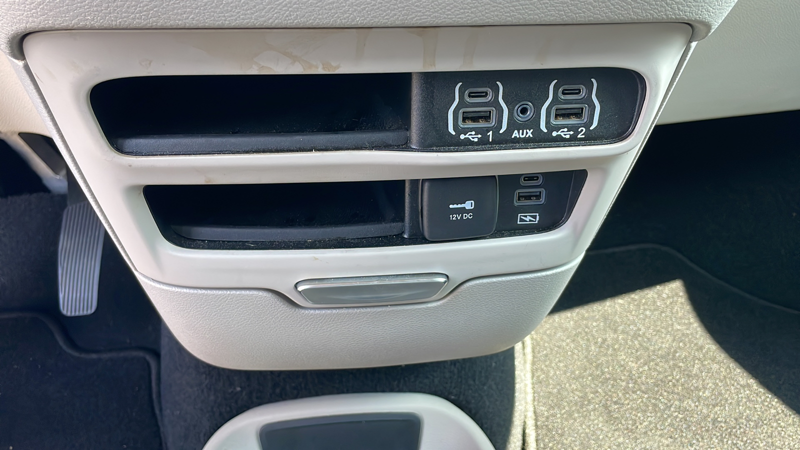 2022 Chrysler Pacifica Touring L 29