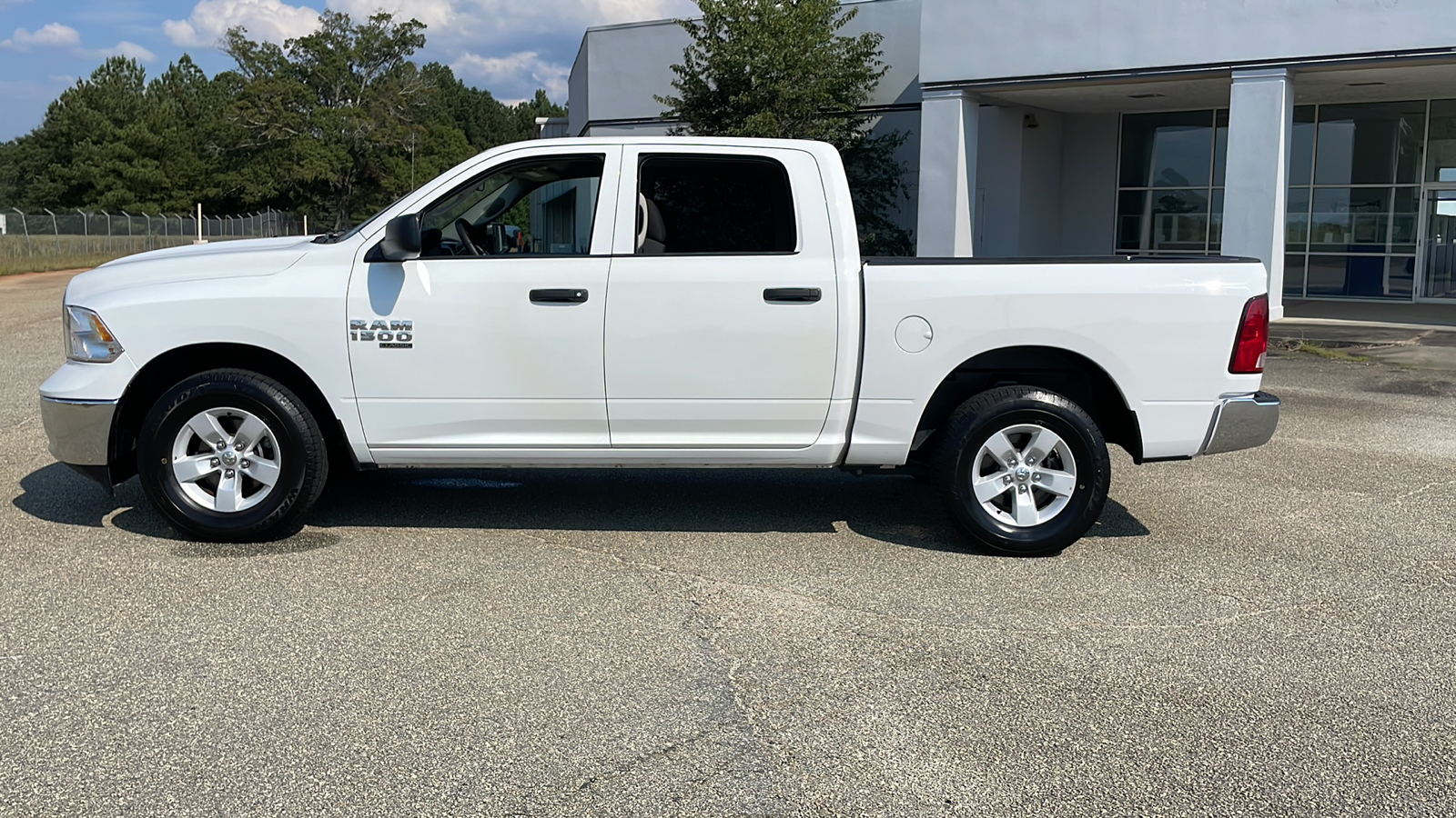 2022 Ram 1500 Classic SLT 2