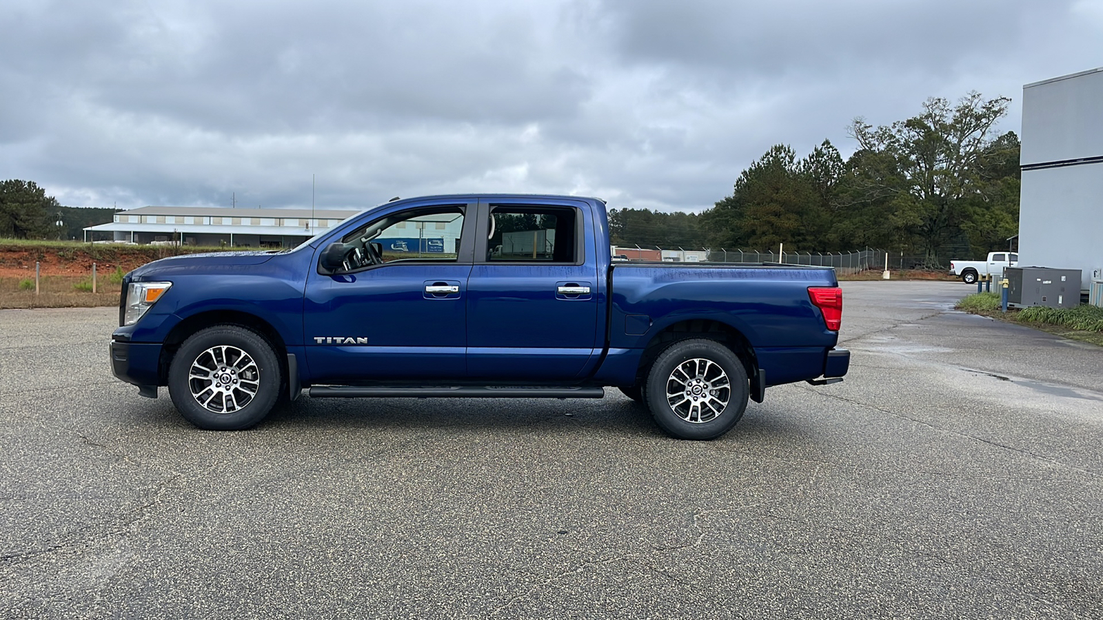 2021 Nissan Titan SV 2