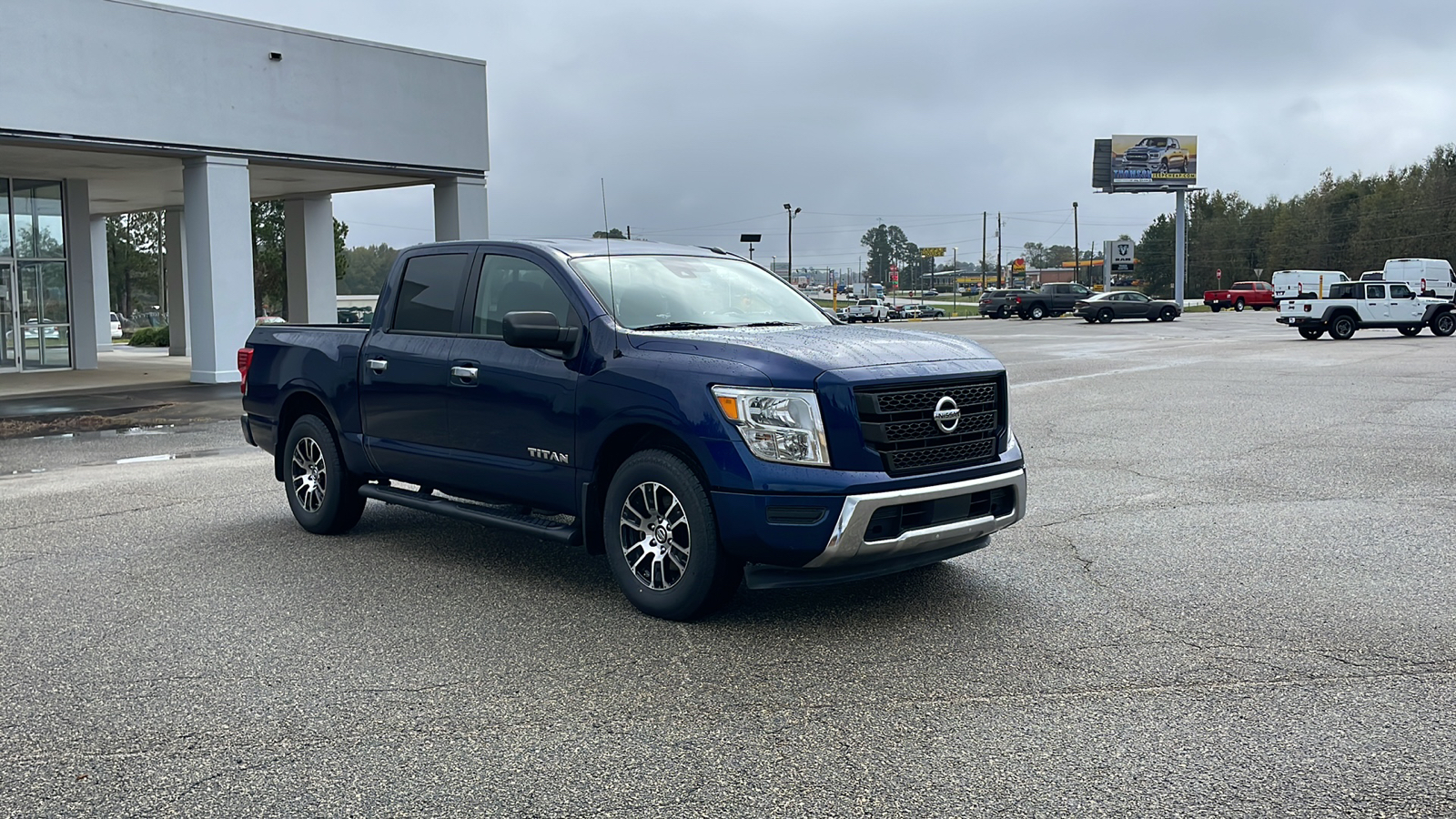 2021 Nissan Titan SV 8