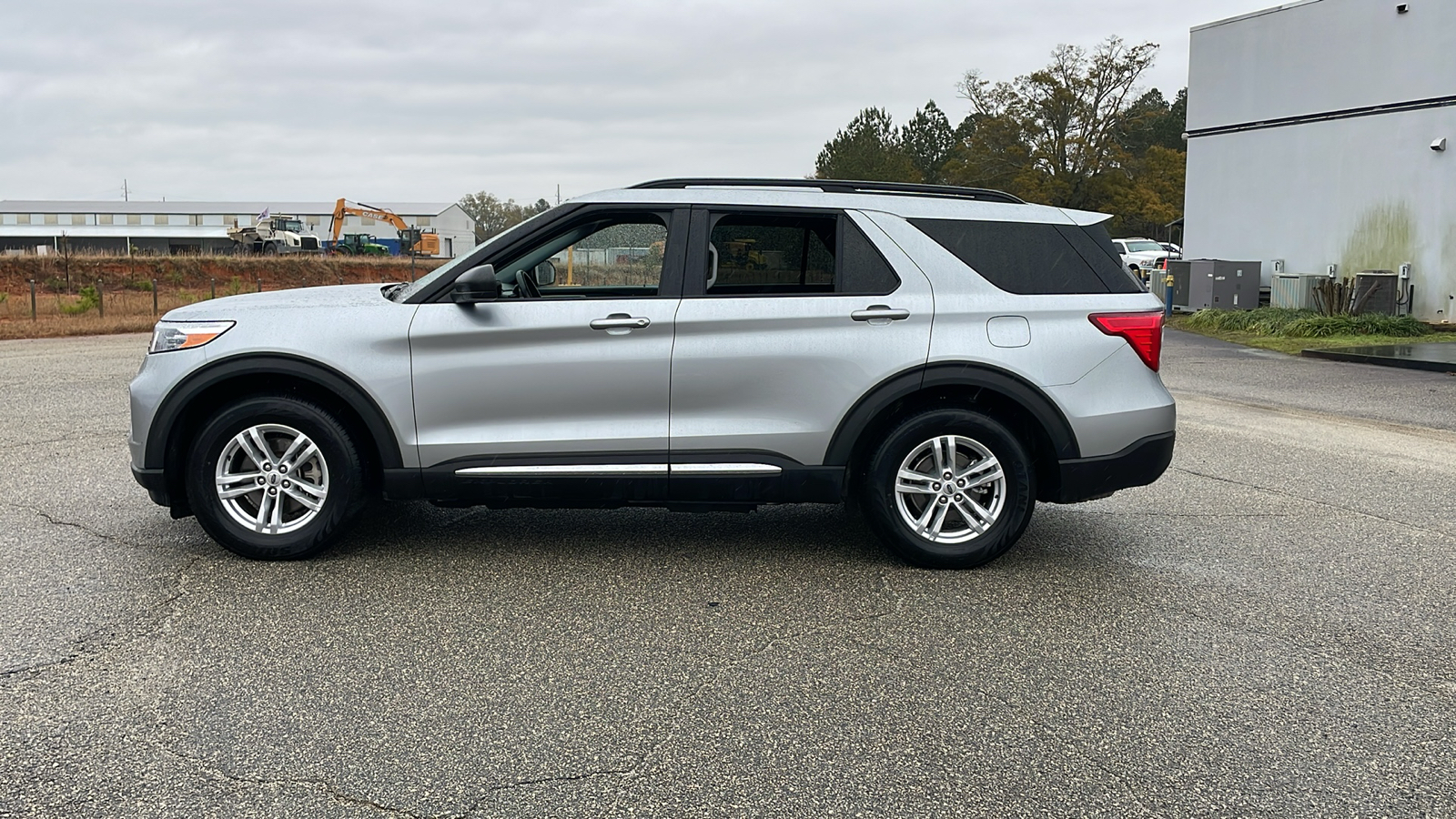 2023 Ford Explorer XLT 2