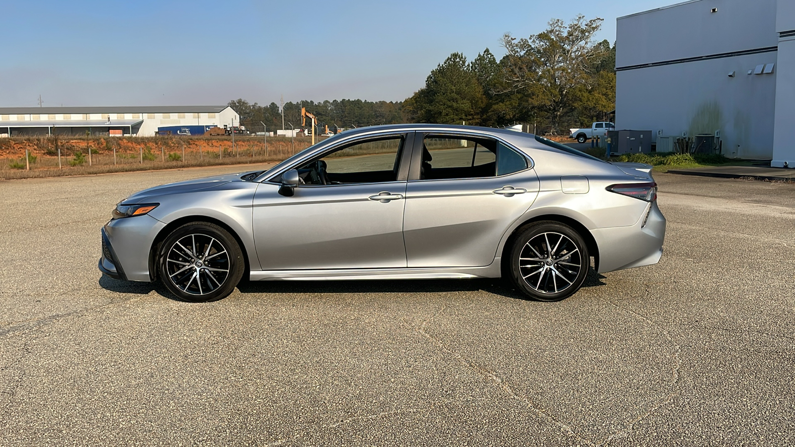 2022 Toyota Camry SE 2