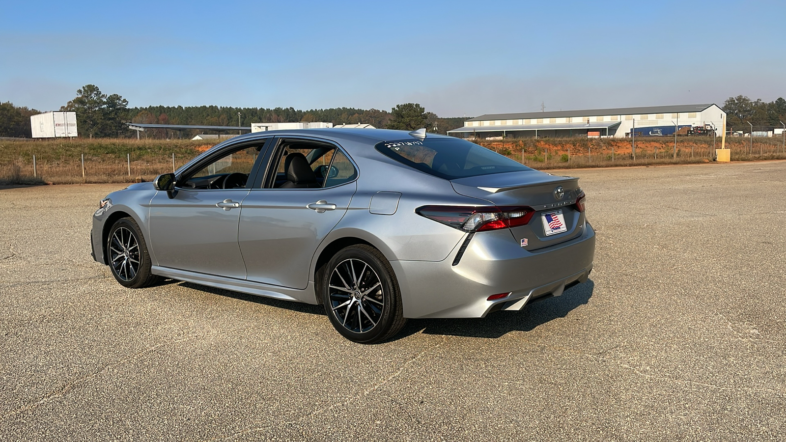 2022 Toyota Camry SE 3