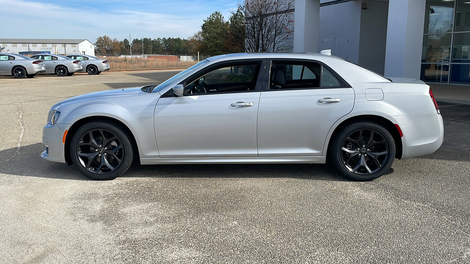 2023 Chrysler 300 Touring 2