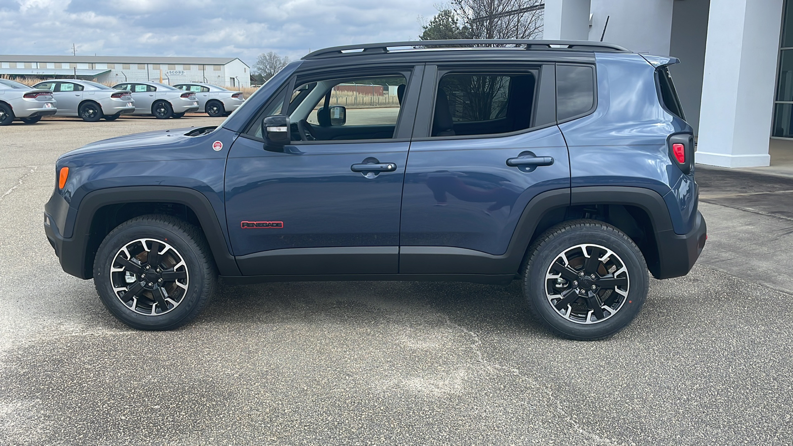 2023 Jeep Renegade Trailhawk 2