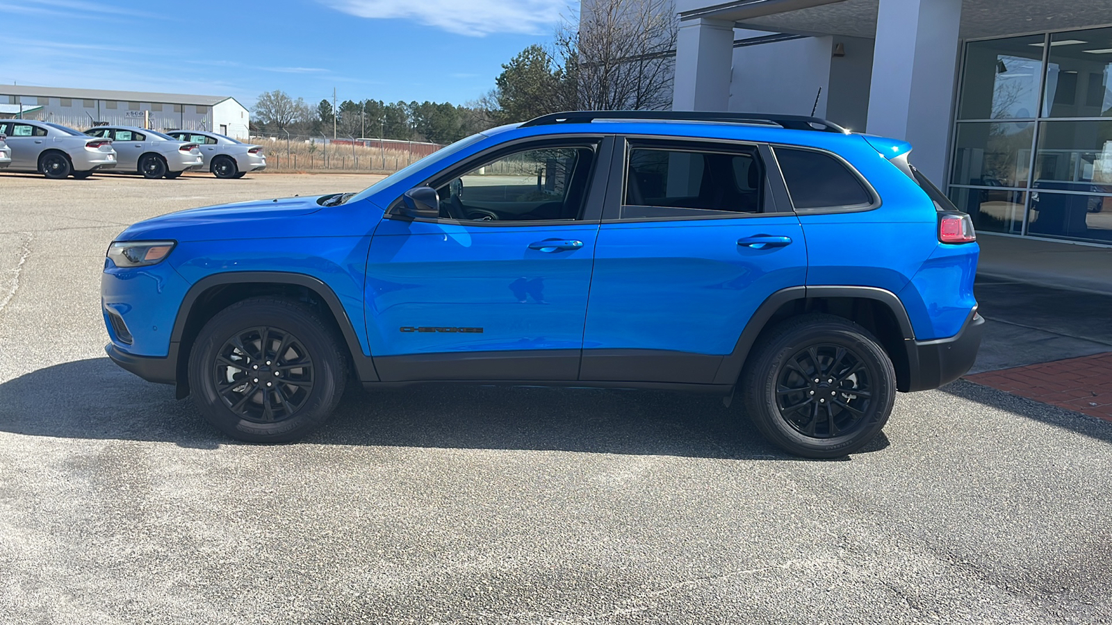 2023 Jeep Cherokee Altitude 2