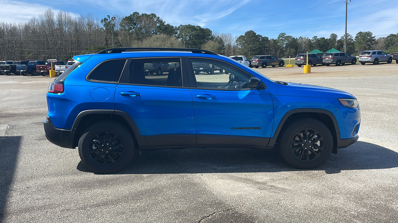 2023 Jeep Cherokee Altitude 7