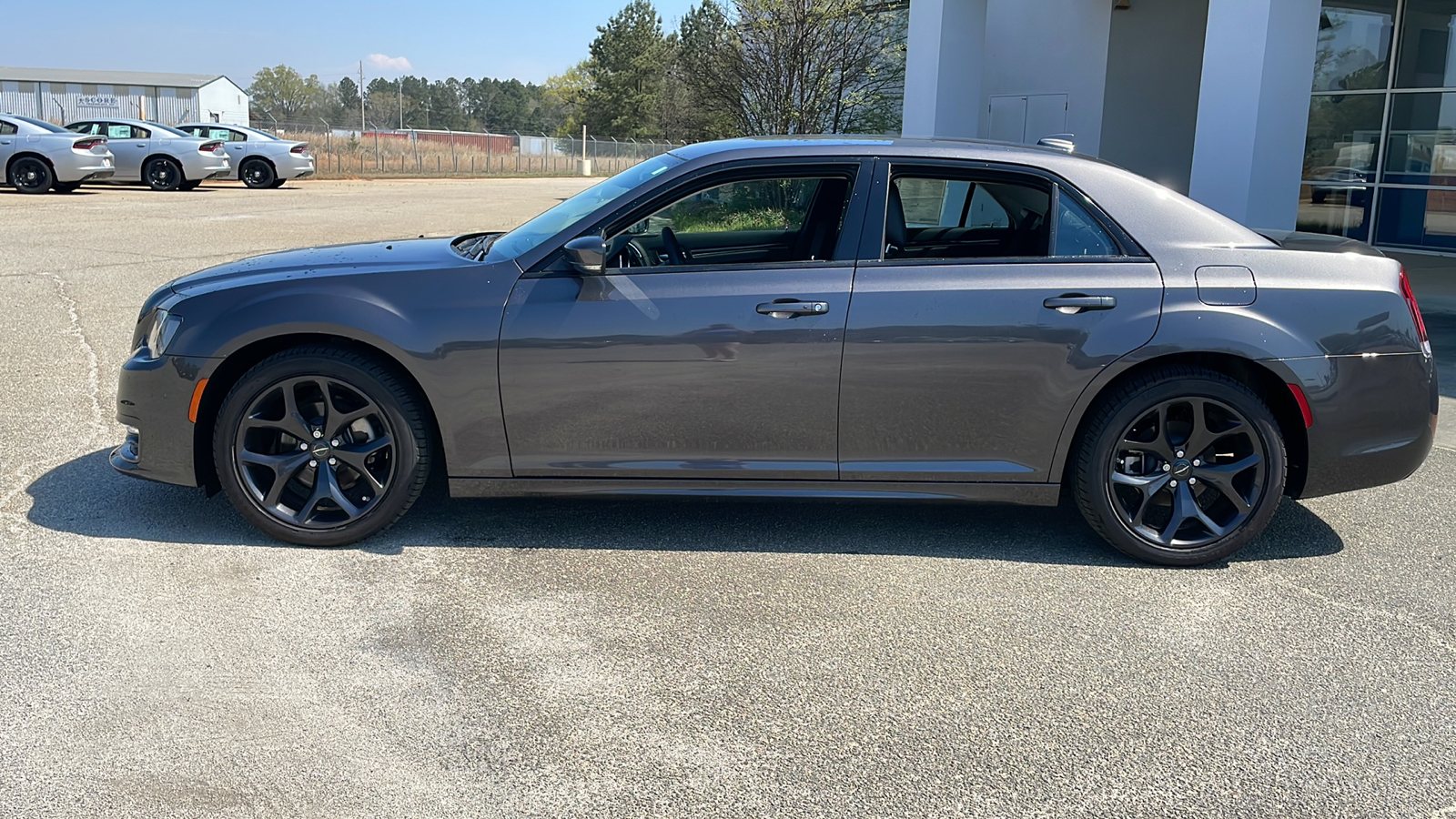 2023 Chrysler 300 Touring 2