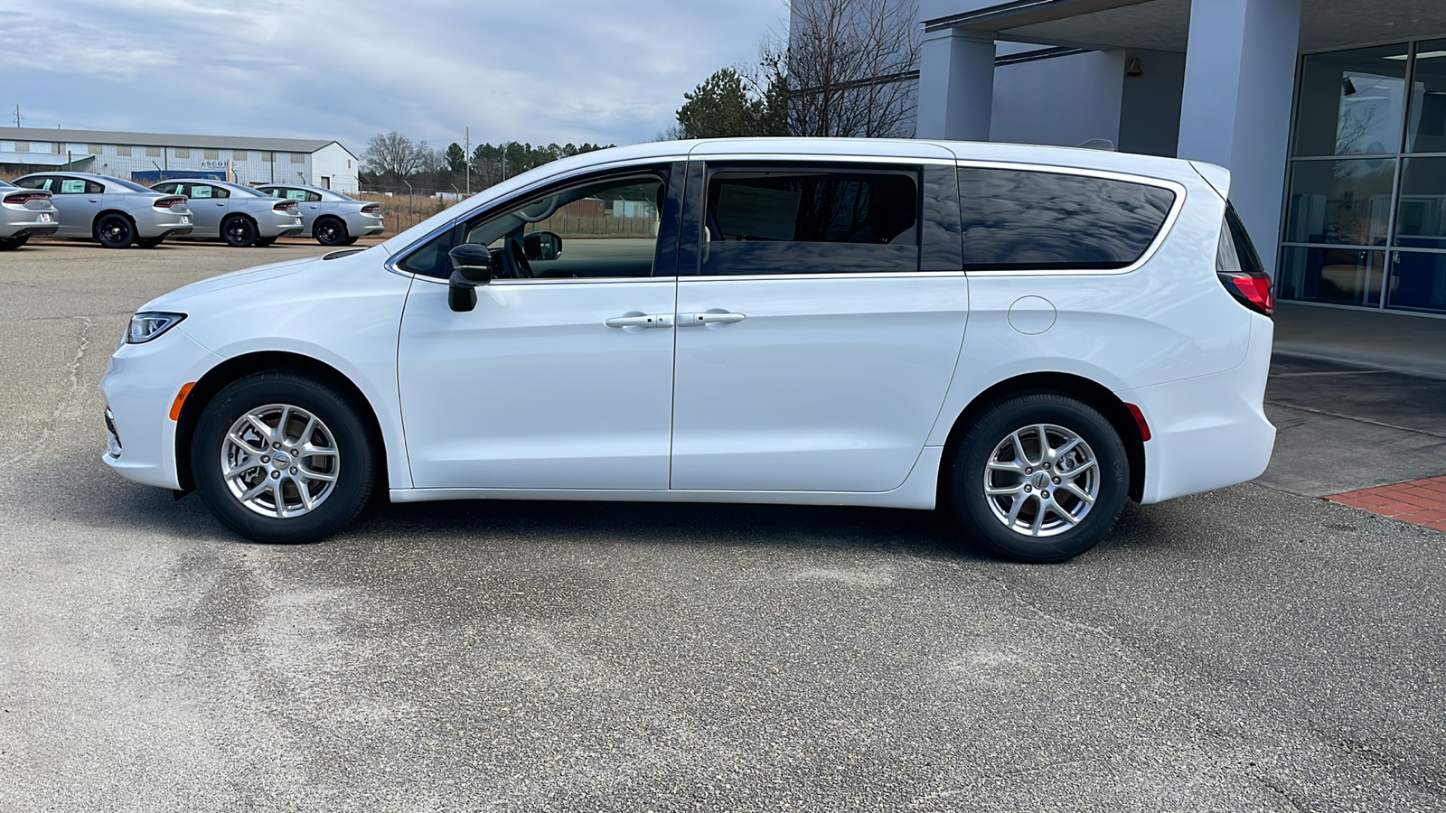 2024 Chrysler Pacifica Touring L 2