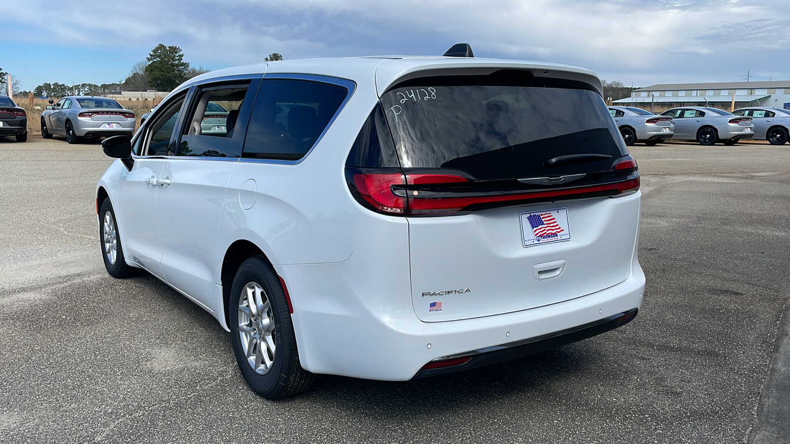 2024 Chrysler Pacifica Touring L 3