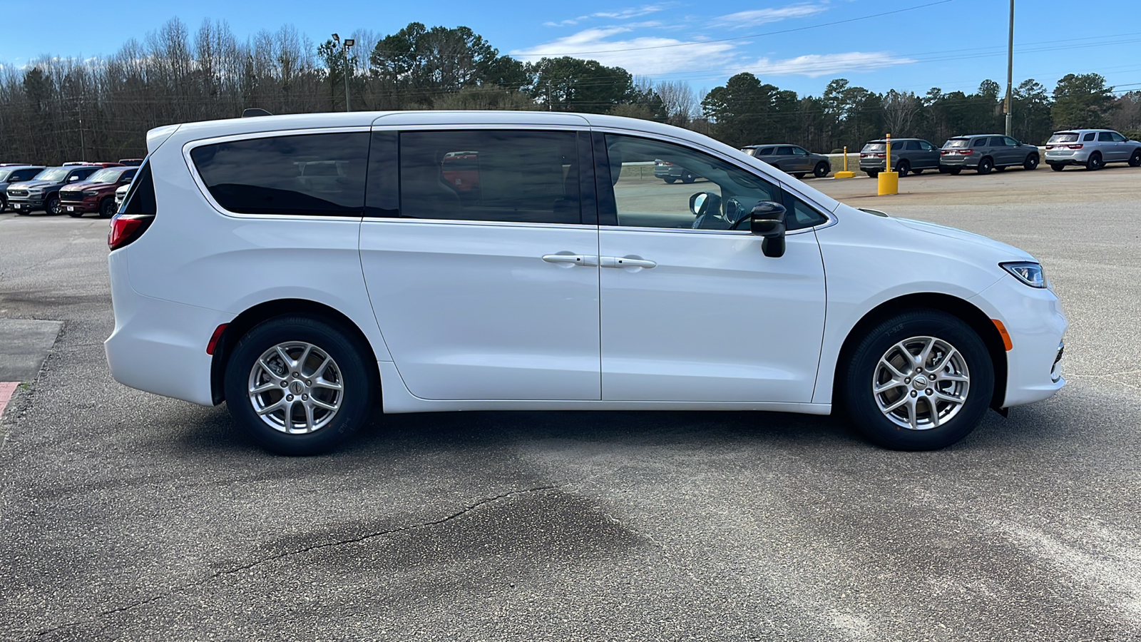 2024 Chrysler Pacifica Touring L 7