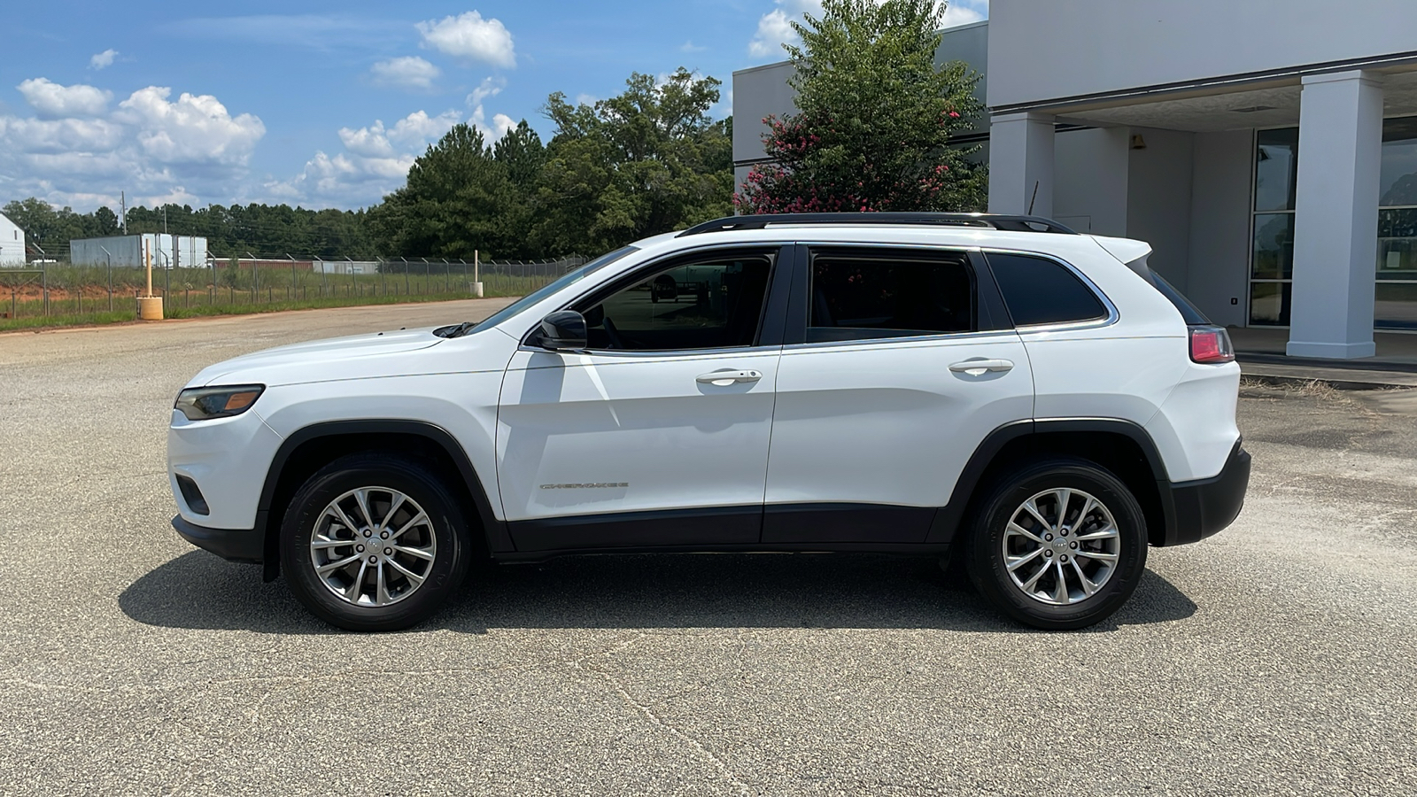 2022 Jeep Cherokee Latitude Lux 2