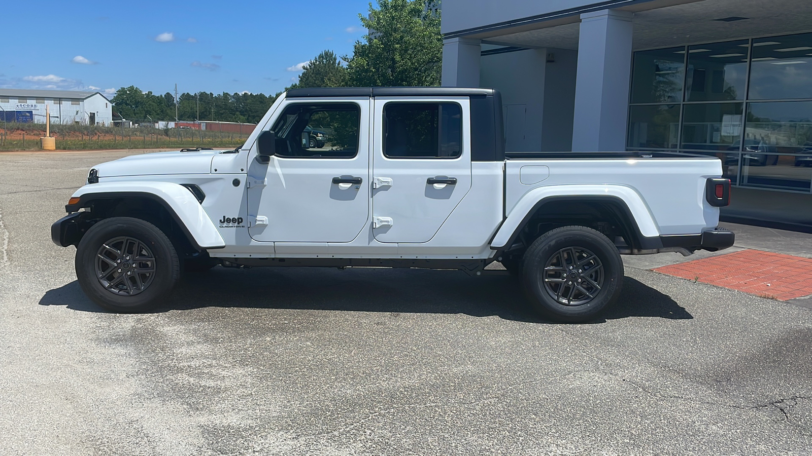 2024 Jeep Gladiator Sport 2