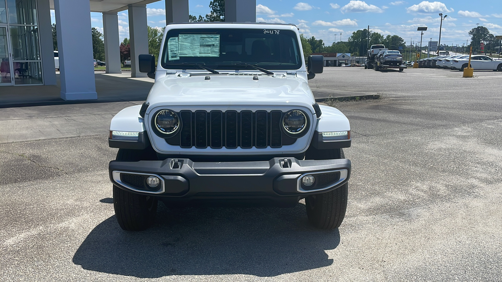 2024 Jeep Gladiator Sport 8