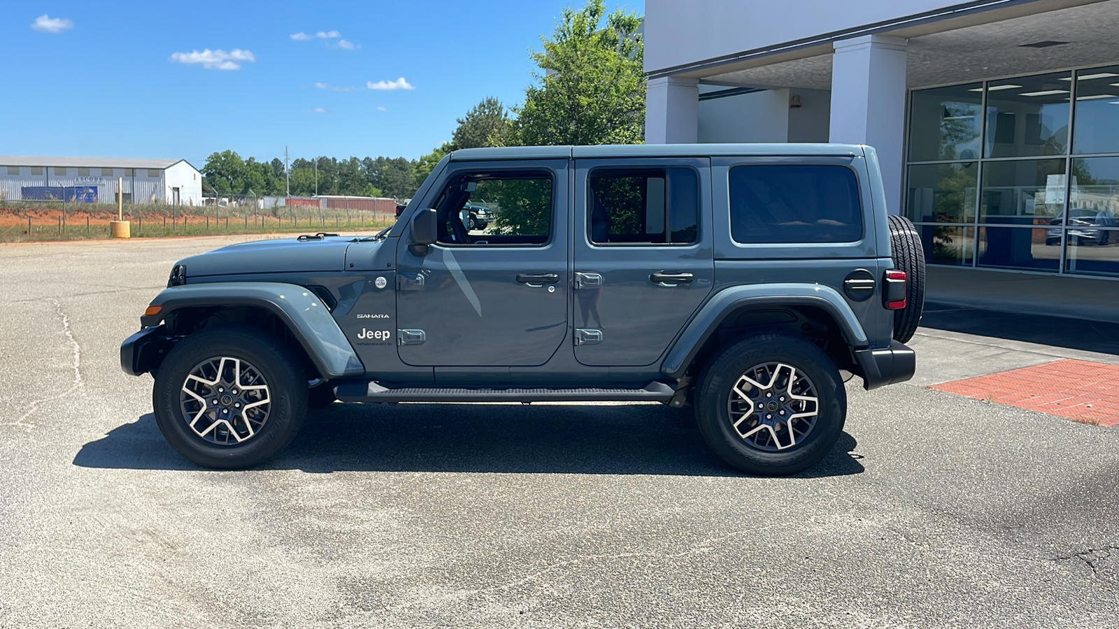 2024 Jeep Wrangler Sahara 2