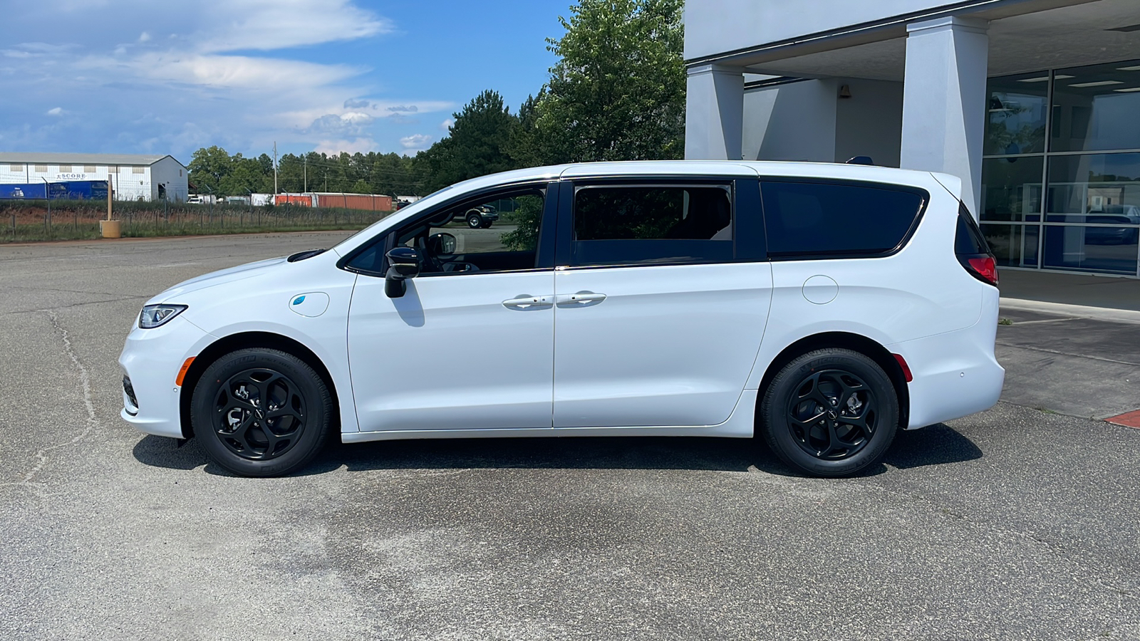 2024 Chrysler Pacifica Hybrid Select 2