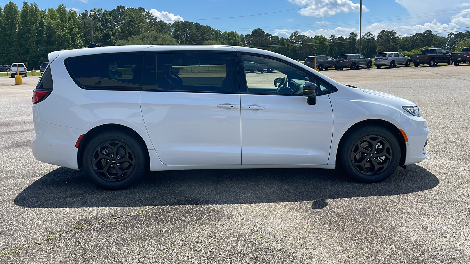 2024 Chrysler Pacifica Hybrid Select 7