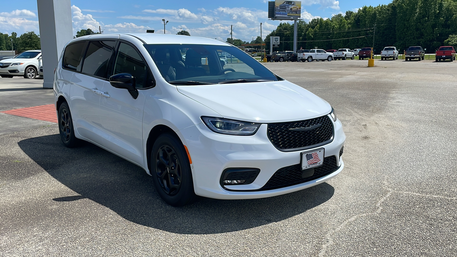 2024 Chrysler Pacifica Hybrid Select 8