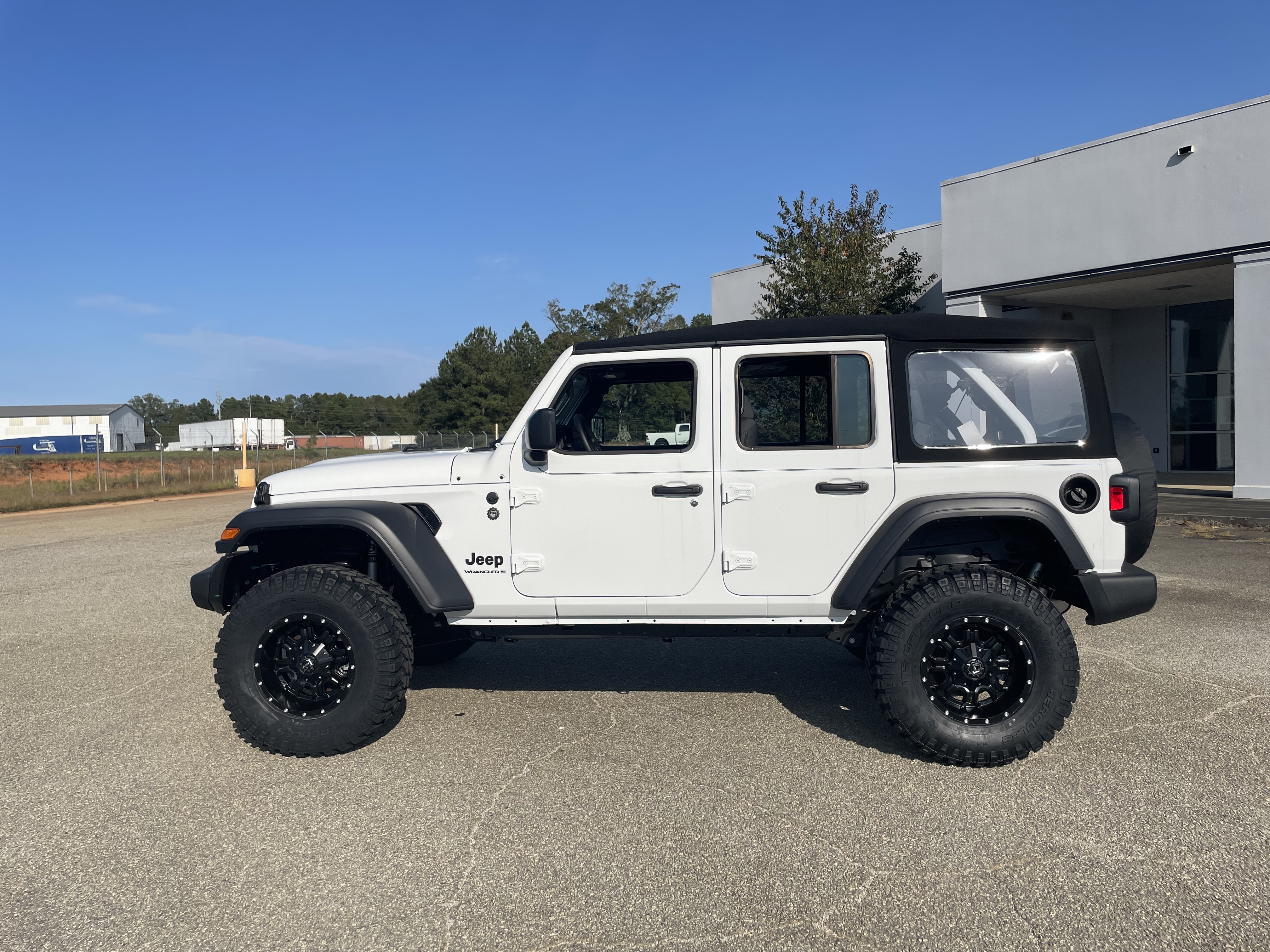 2024 Jeep Wrangler Sport 2