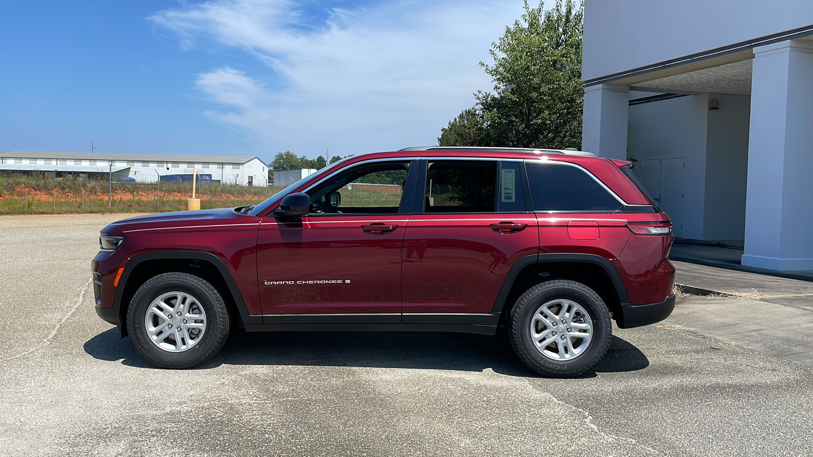 2024 Jeep Grand Cherokee Laredo 2