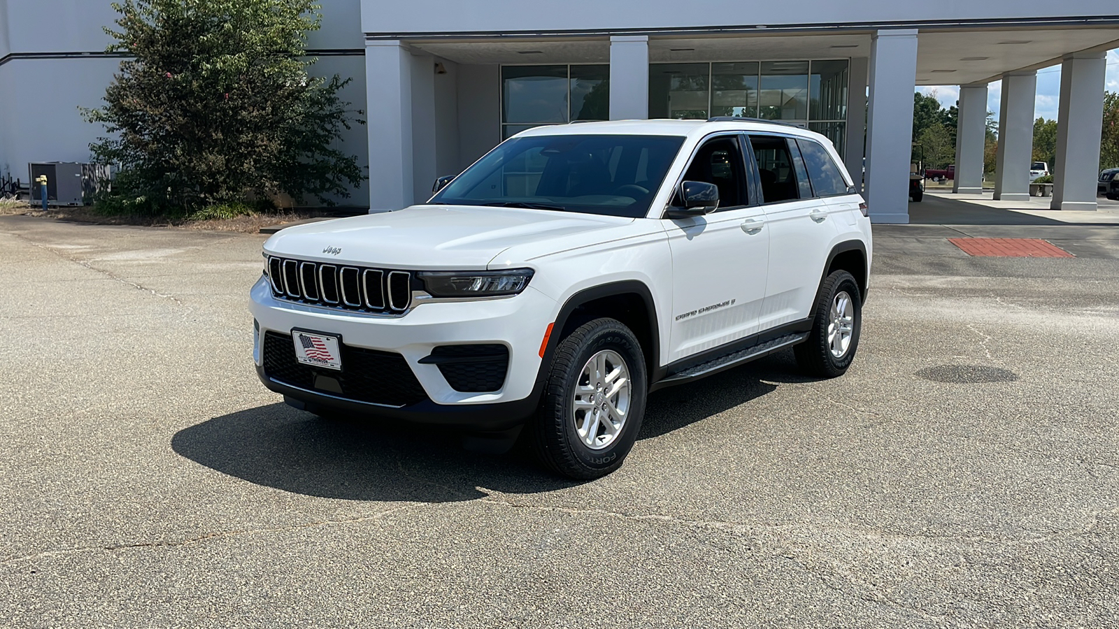 2024 Jeep Grand Cherokee Laredo 1