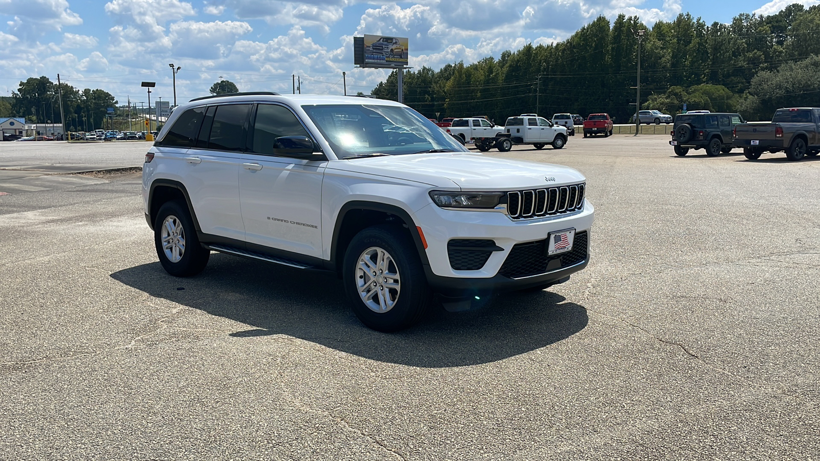 2024 Jeep Grand Cherokee Laredo 8