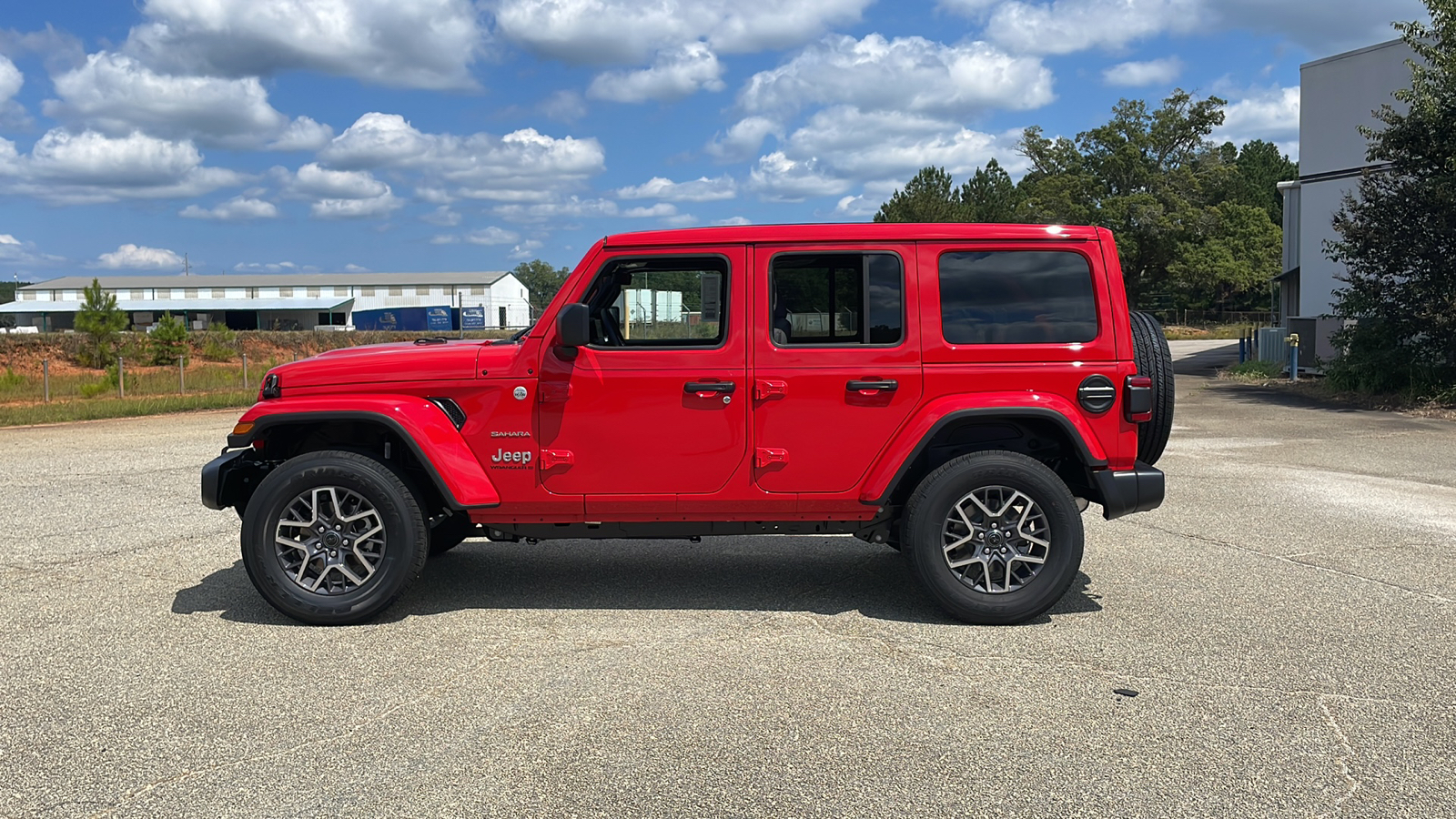 2024 Jeep Wrangler Sahara 2