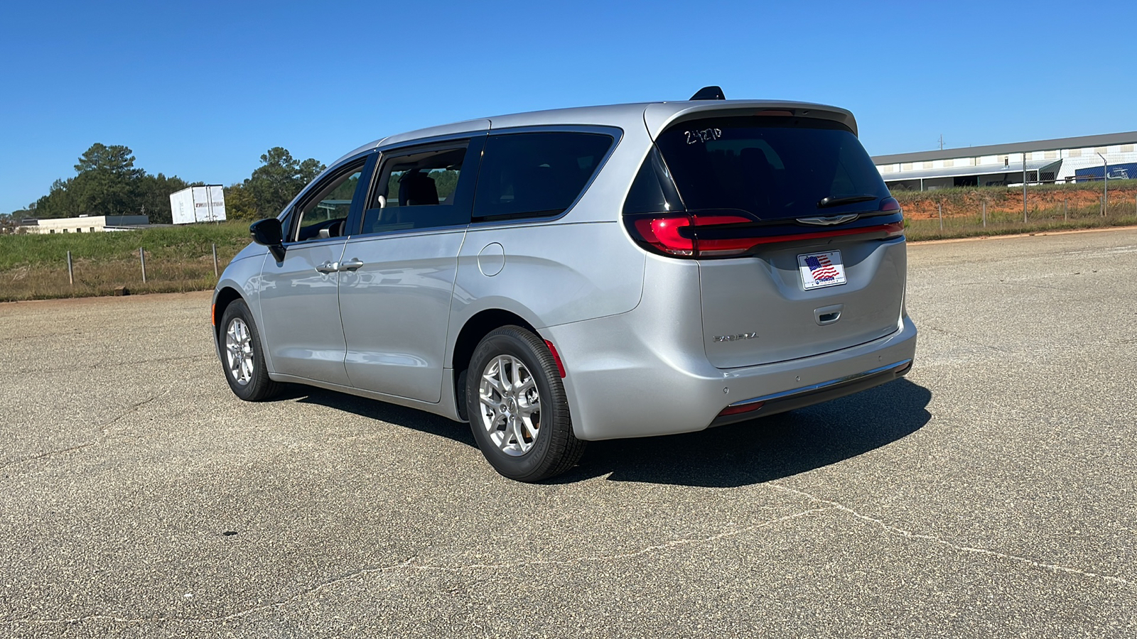 2024 Chrysler Pacifica Touring L 3