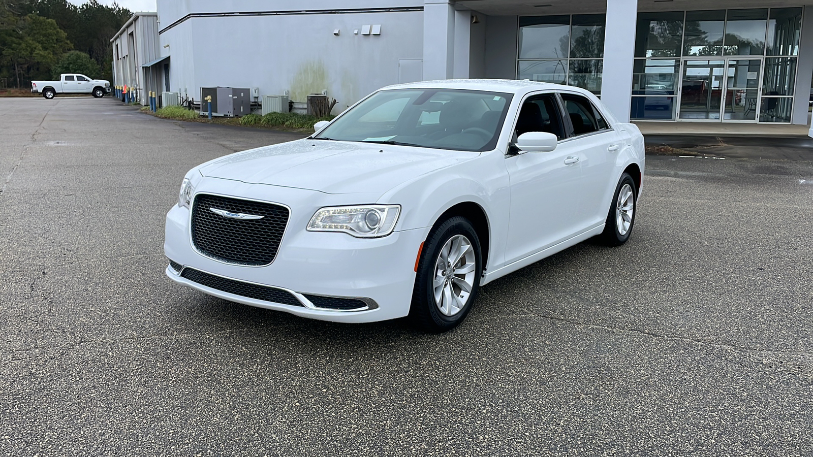 2023 Chrysler 300 Touring 1