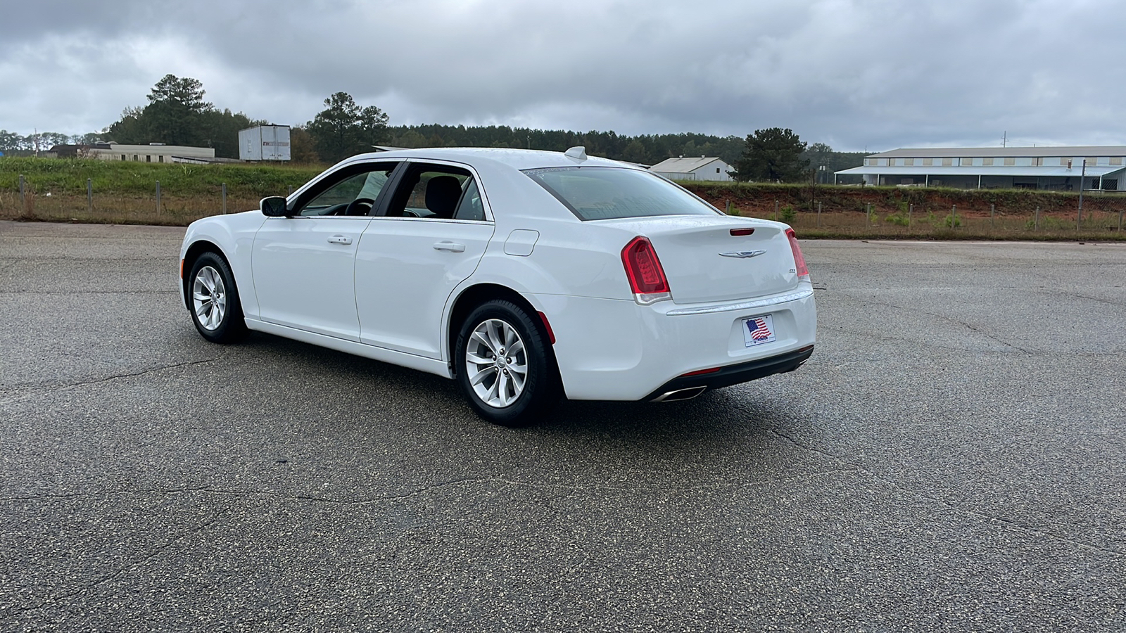 2023 Chrysler 300 Touring 3