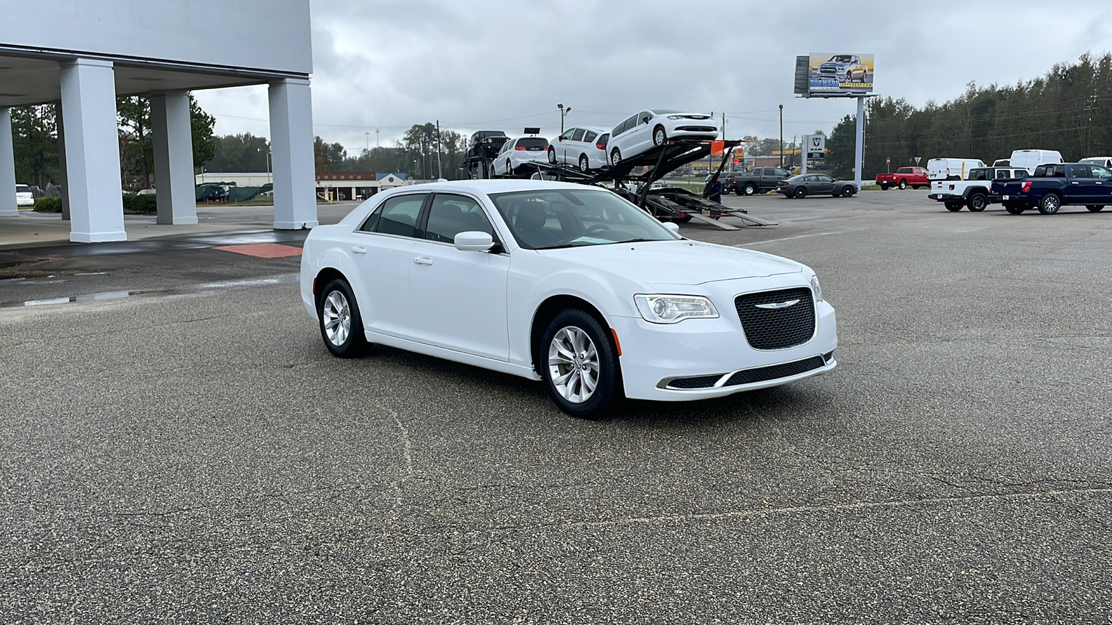 2023 Chrysler 300 Touring 8