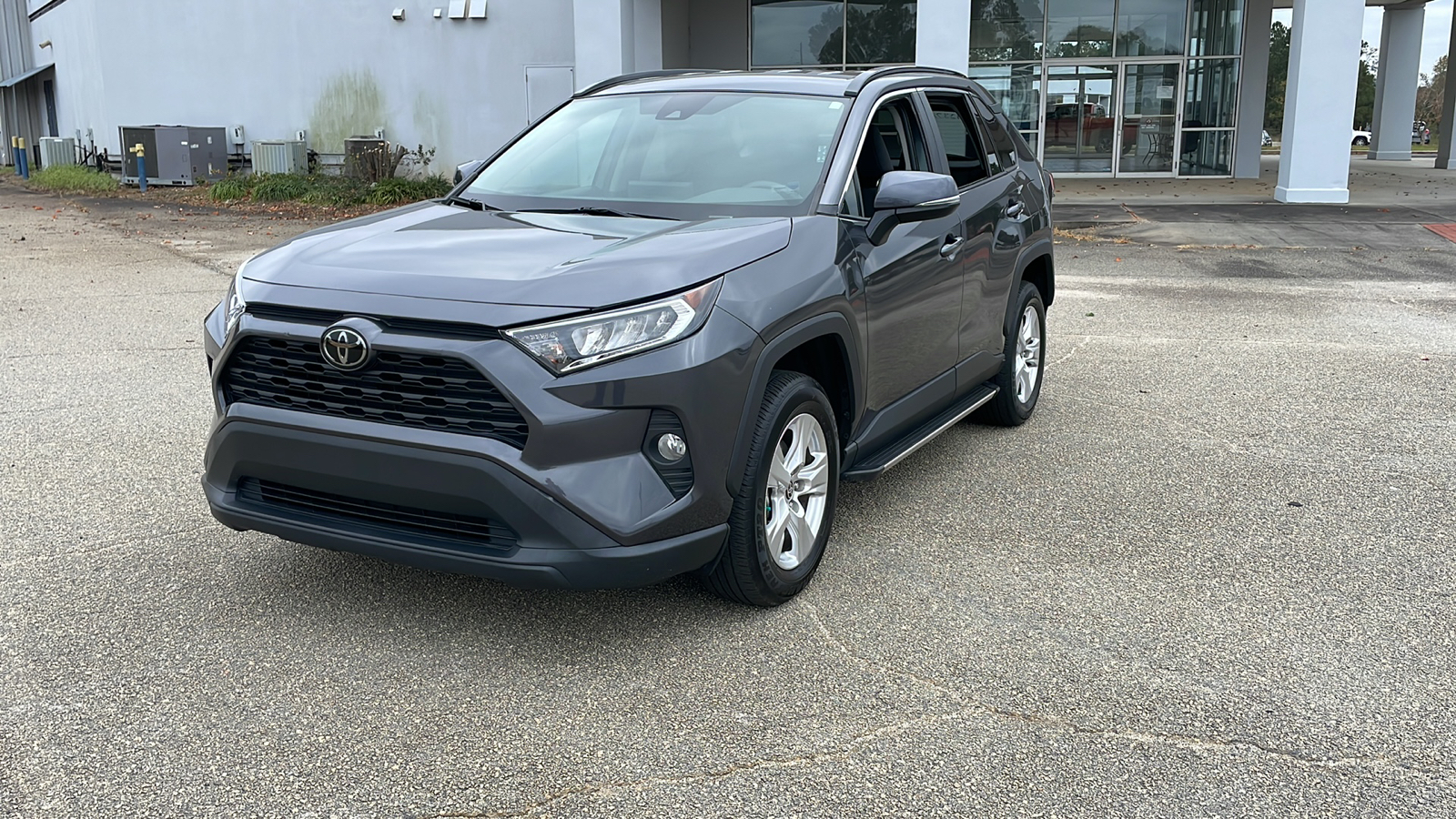 2021 Toyota RAV4 XLE 1